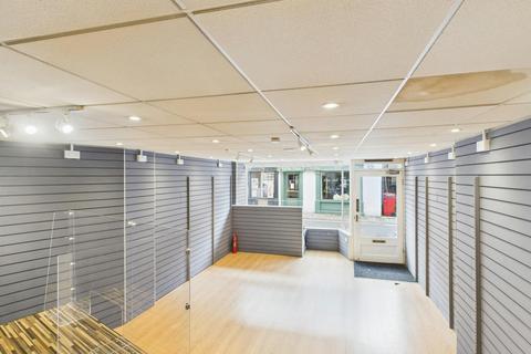 Retail property (high street) to rent, 8 Buttermarket Thame OX9 3EW