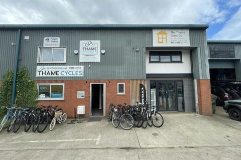 Warehouse to rent, Station Yard Thame OX9 3UH