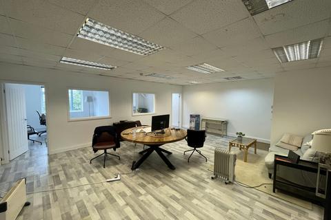 Warehouse to rent, Station Yard Thame OX9 3UH