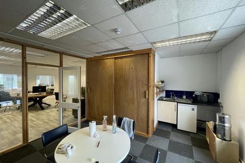 Warehouse to rent, Station Yard Thame OX9 3UH