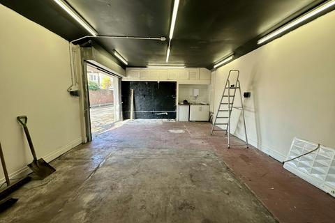 Retail property (high street) to rent, 31 Stoke Rd Aylesbury HP21 7TE