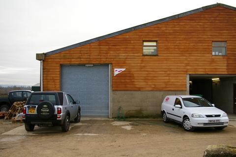 Warehouse to rent, Chearsley Rd Long Crendon HP18 9ER