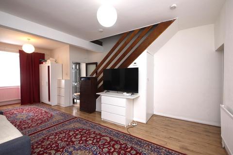 3 bedroom terraced house for sale, Avenons Road, London,  E13