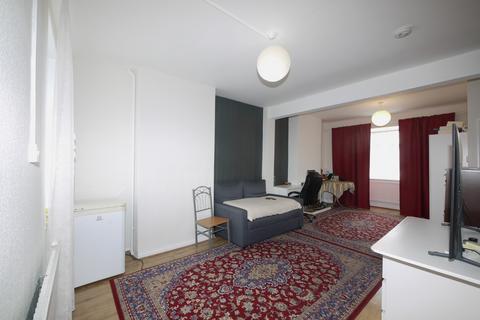 3 bedroom terraced house for sale, Avenons Road, London,  E13