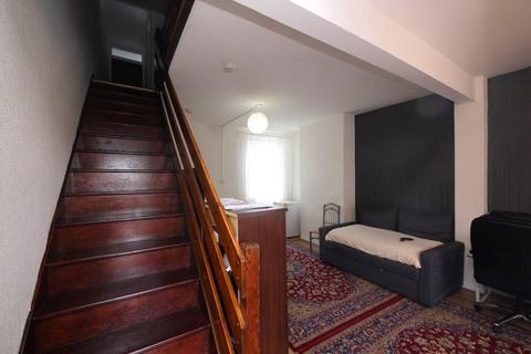 3 bedroom terraced house for sale, Avenons Road, London,  E13