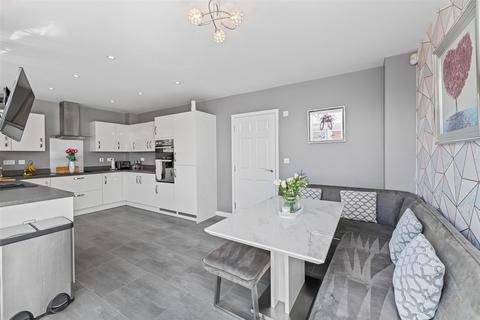 4 bedroom detached house for sale, Volans Drive, Westbrook, WA5