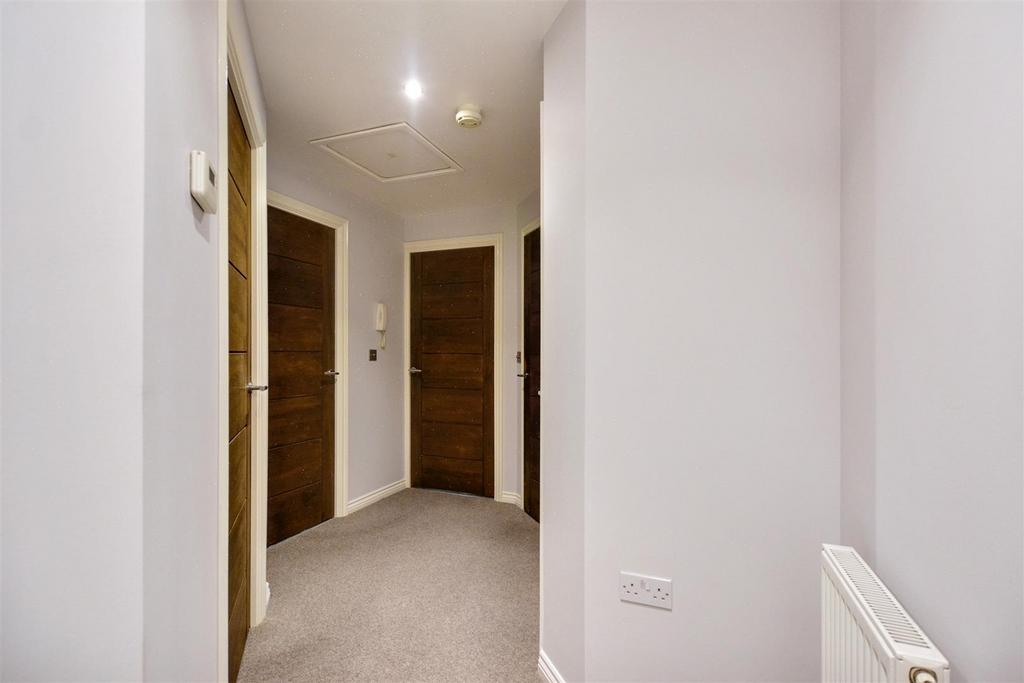 Hallway 1.jpeg