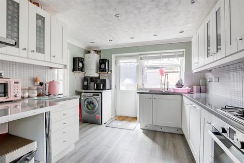 6 Babbington Crescent, Gedling, Nottingham, NG4 4ER