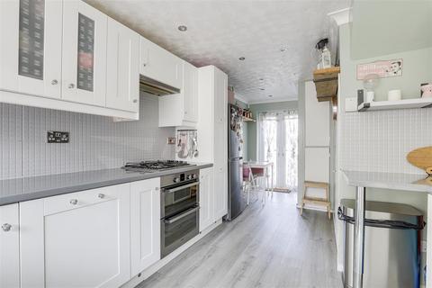 6 Babbington Crescent, Gedling, Nottingham, NG4 4ER