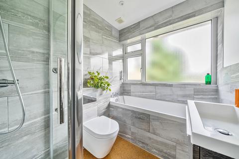 220 Ashburnham Road, Richmond, TW10 7SB
