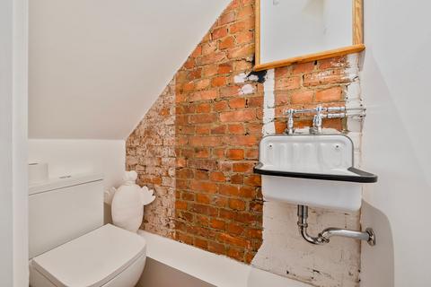 220 Ashburnham Road, Richmond, TW10 7SB