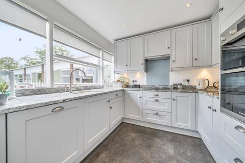 3 bedroom flat for sale, Parkleys, Richmond, TW10