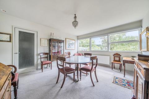 3 bedroom flat for sale, Parkleys, Richmond, TW10