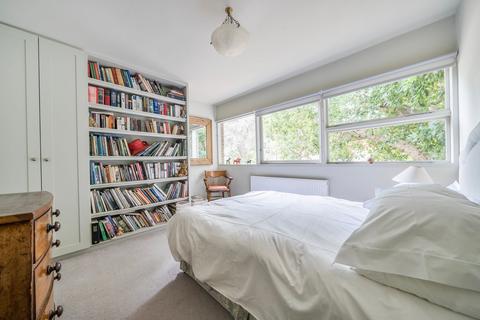 3 bedroom flat for sale, Parkleys, Richmond, TW10