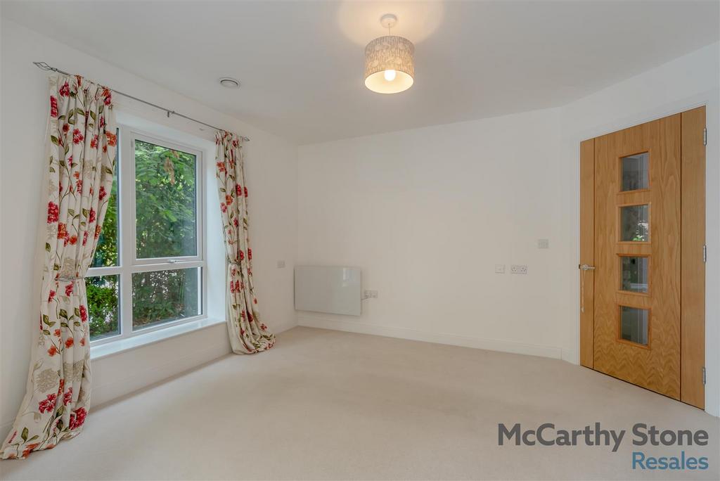 8660980-interior10.jpg