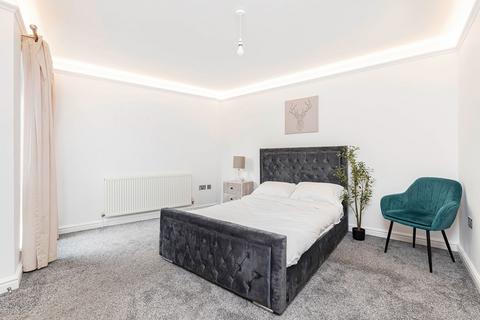 3 bedroom terraced house for sale, Ashleigh Mews, London SE15