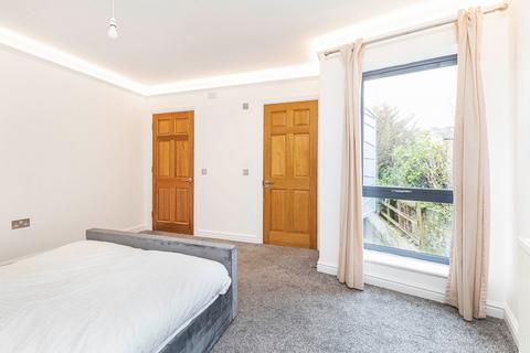 3 bedroom terraced house for sale, Ashleigh Mews, London SE15