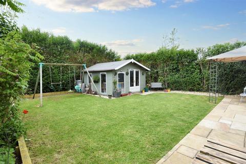 4 bedroom detached house for sale, Shaftesbury Road, Gillingham