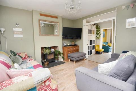 4 bedroom detached house for sale, Shaftesbury Road, Gillingham