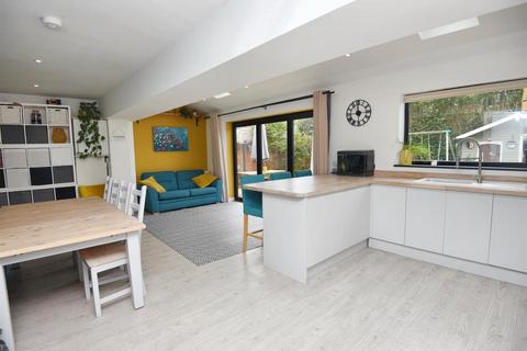 4 bedroom detached house for sale, Shaftesbury Road, Gillingham