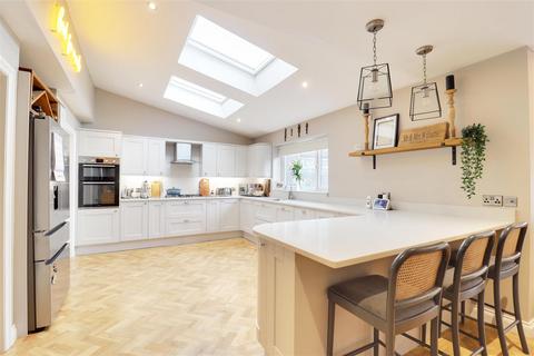 4 bedroom detached house for sale, Boothferry Road, Hessle