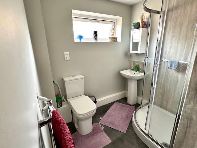 11 Hamilton shower room.jpg