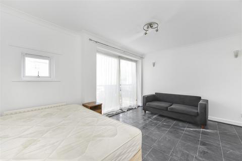 4 bedroom apartment to rent, Torres Square, Isle of Dogs, London, E14