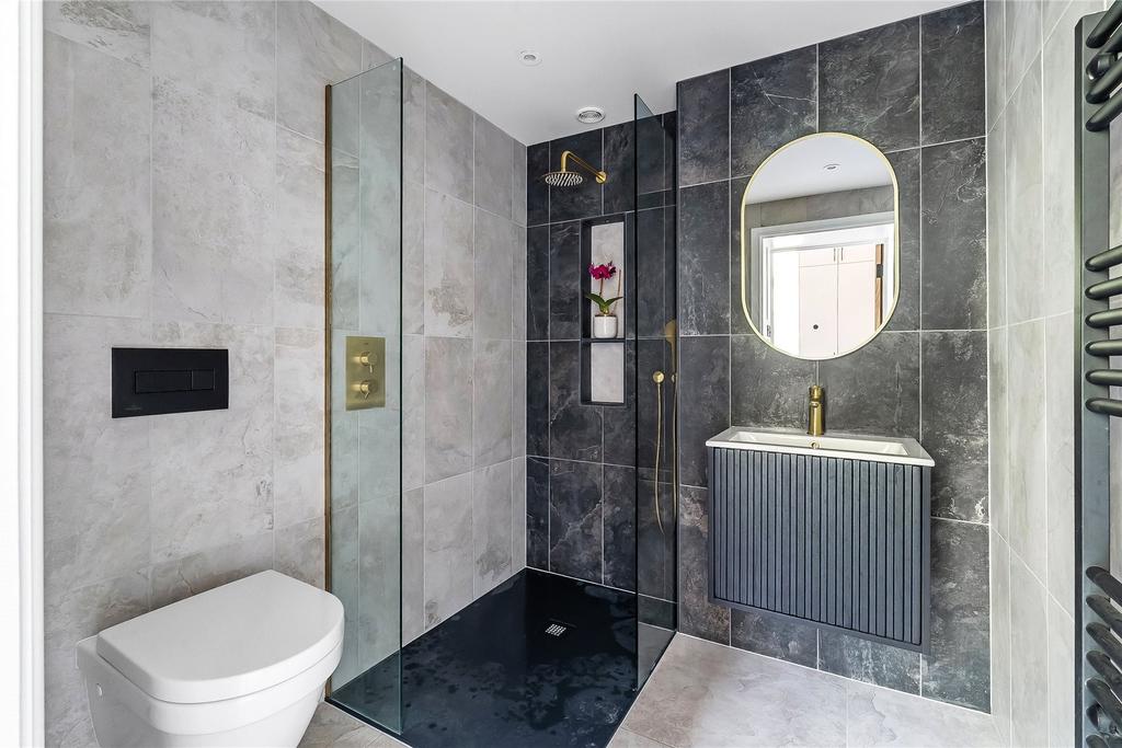 Newly Fitted Bath