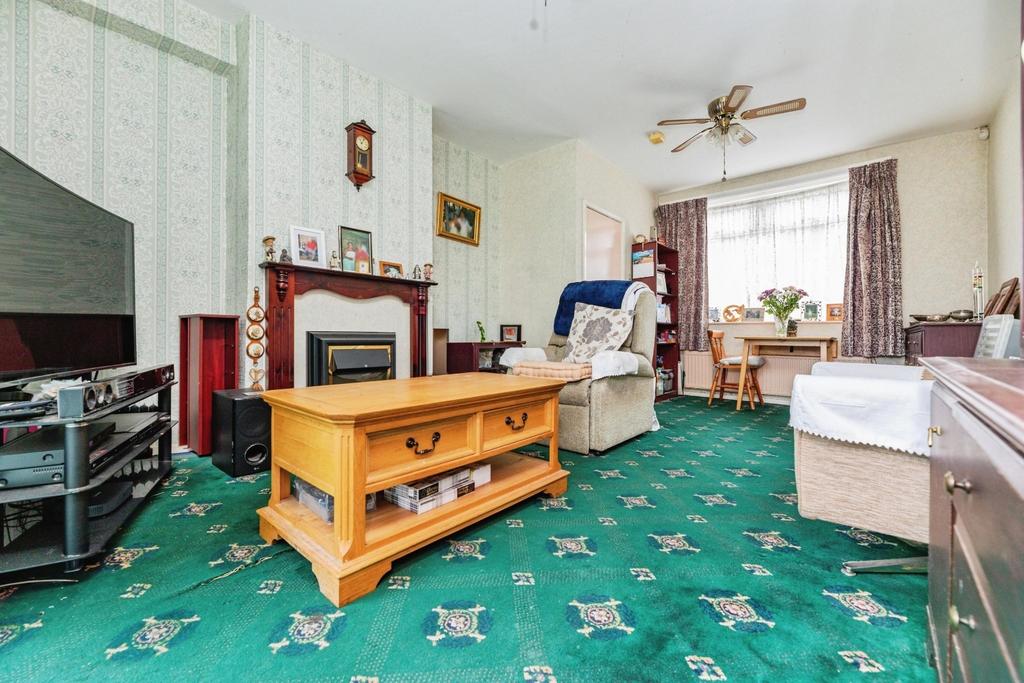 Pbox-living room-315575.jpg