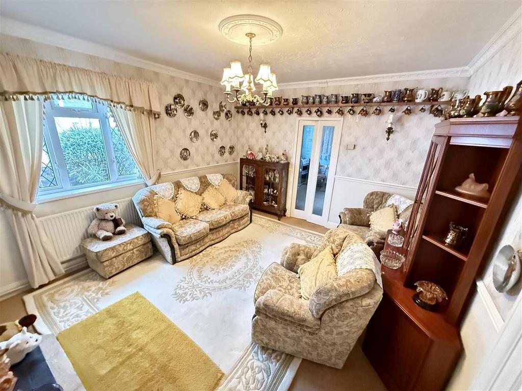 Dining/sitting room