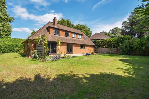 4 bedroom detached house for sale, Stonehill Road, Hampshire GU35