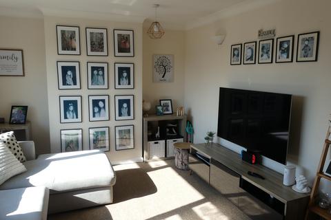 2 bedroom maisonette for sale, Fairlawns, Horley RH6