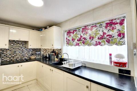 2 bedroom apartment for sale, Crown Road, Barkingside