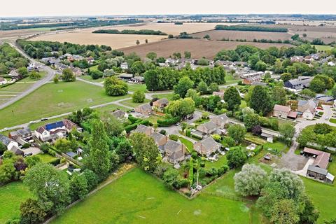 4 bedroom detached house for sale, Meadow View, St. Neots PE19