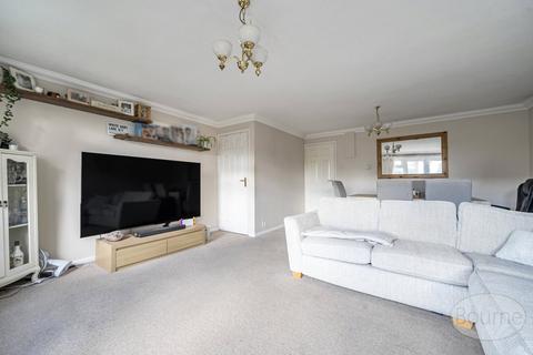 3 bedroom semi-detached house for sale, Lower Weybourne Lane, Badshot Lea, Farnham, Surrey, GU9