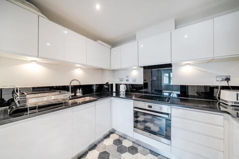 2 bedroom flat for sale, Brewhouse Lane, London, London, SW15