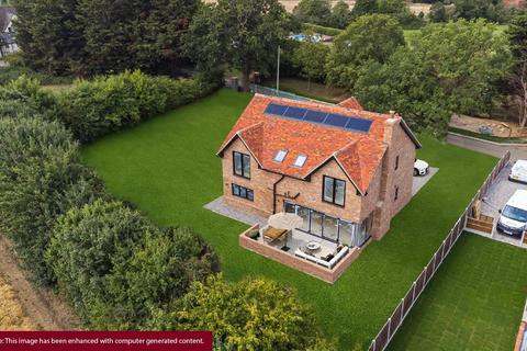 4 bedroom detached house for sale, Chelmsford Road, Barnston, Dunmow