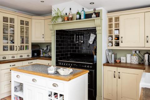 3 bedroom house for sale, Nutley Lane, Reigate