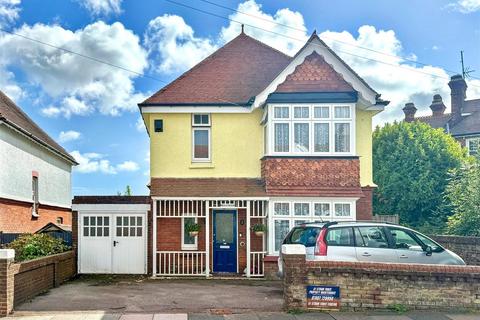 4 bedroom detached house for sale, Brassey Avenue, Eastbourne