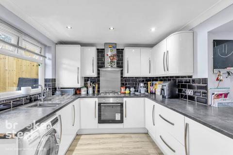 4 bedroom cottage for sale, Burnley Road, Edenfield