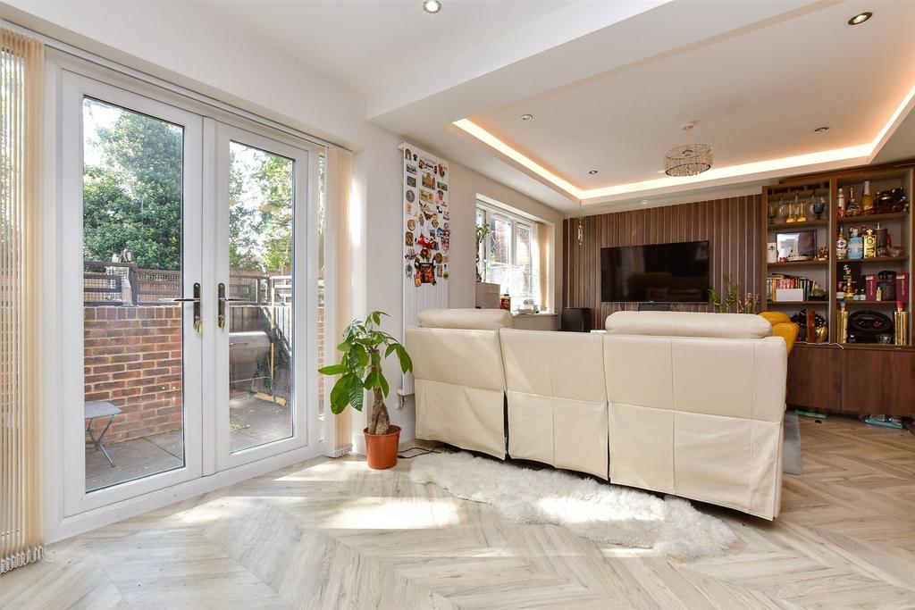 Kitchen / Lounge / Diner