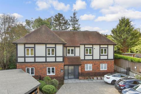 Russell Green Close, Purley, Surrey
