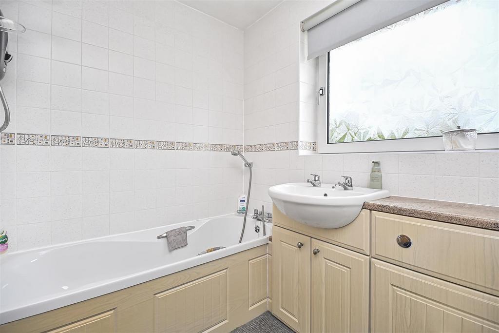 220 The Avenue Bathroom (2).jpg