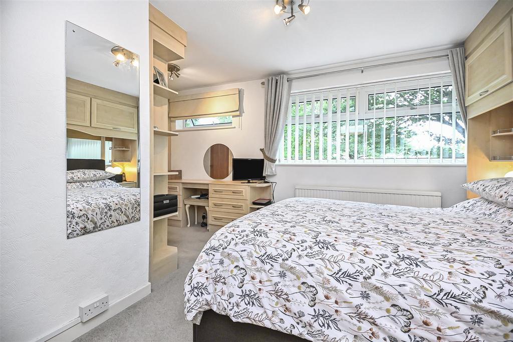 220 The Avenue Bedroom 1 (1).jpg