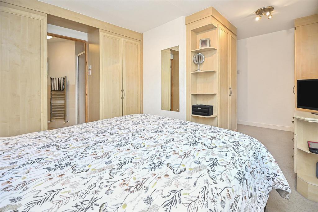 220 The Avenue Bedroom 1 (3).jpg