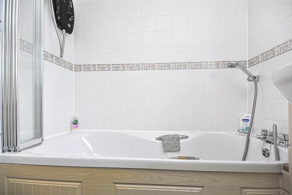 220 The Avenue Bathroom (1).jpg