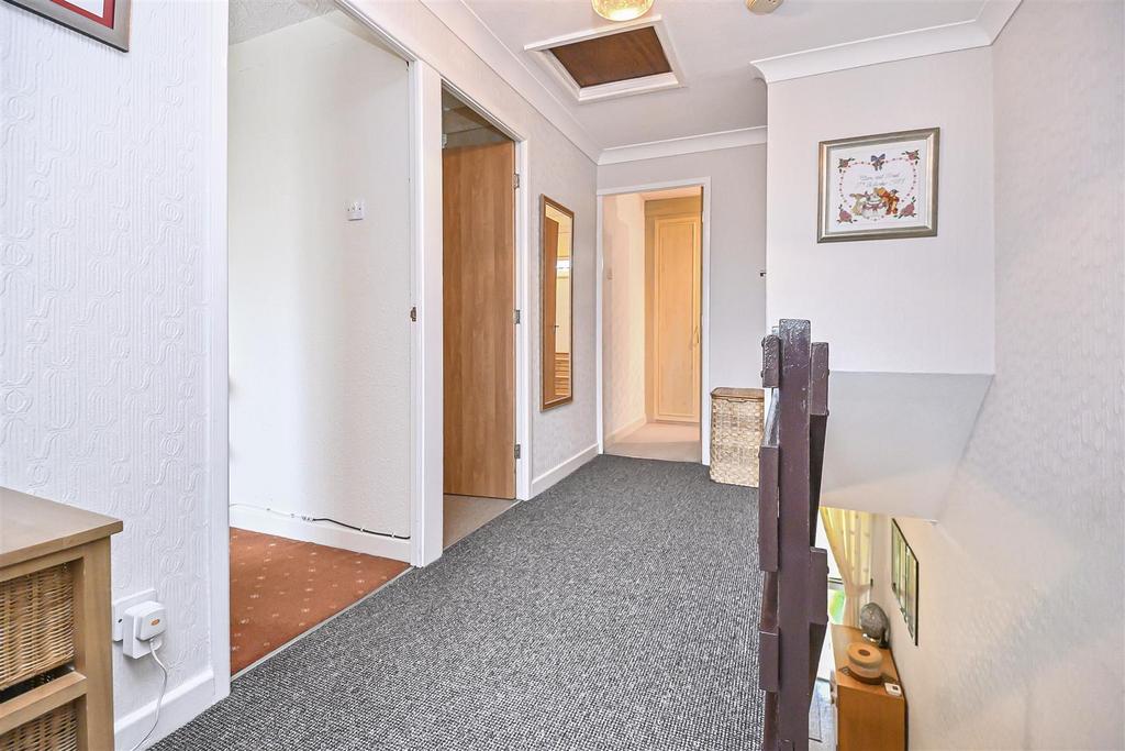 220 The Avenue Landing.jpg