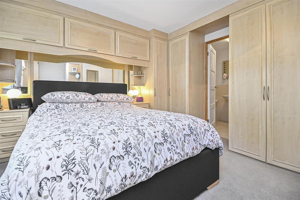 220 The Avenue Bedroom 1 (2).jpg