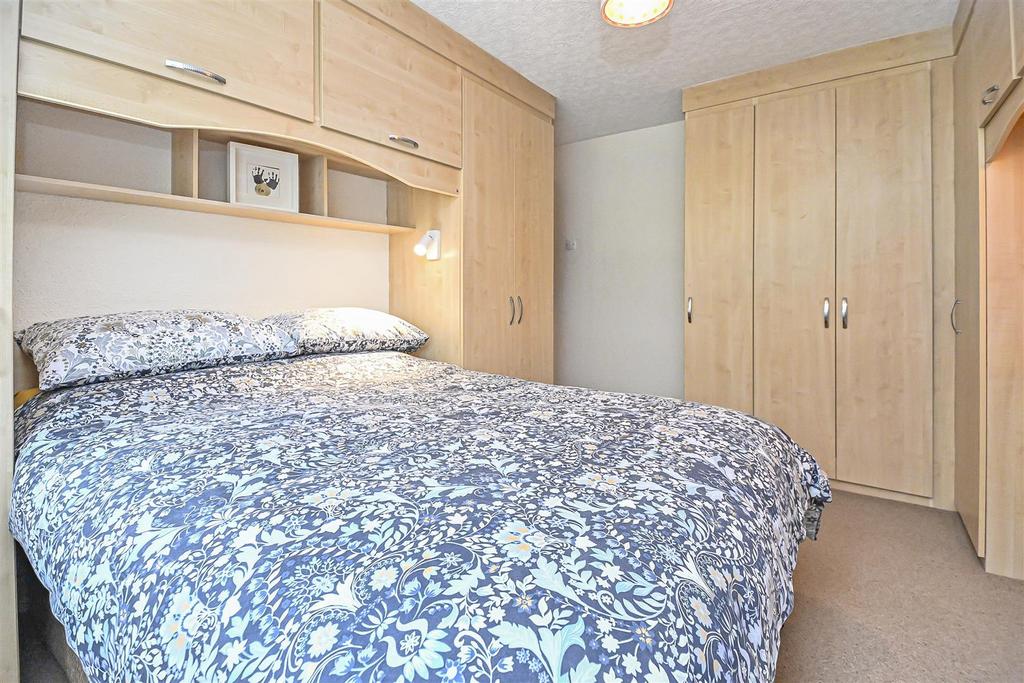 220 The Avenue Bedroom 2 (2).jpg