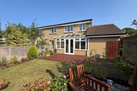 undefined, Hart Close, New Milton, Hampshire. BH25 5GL
